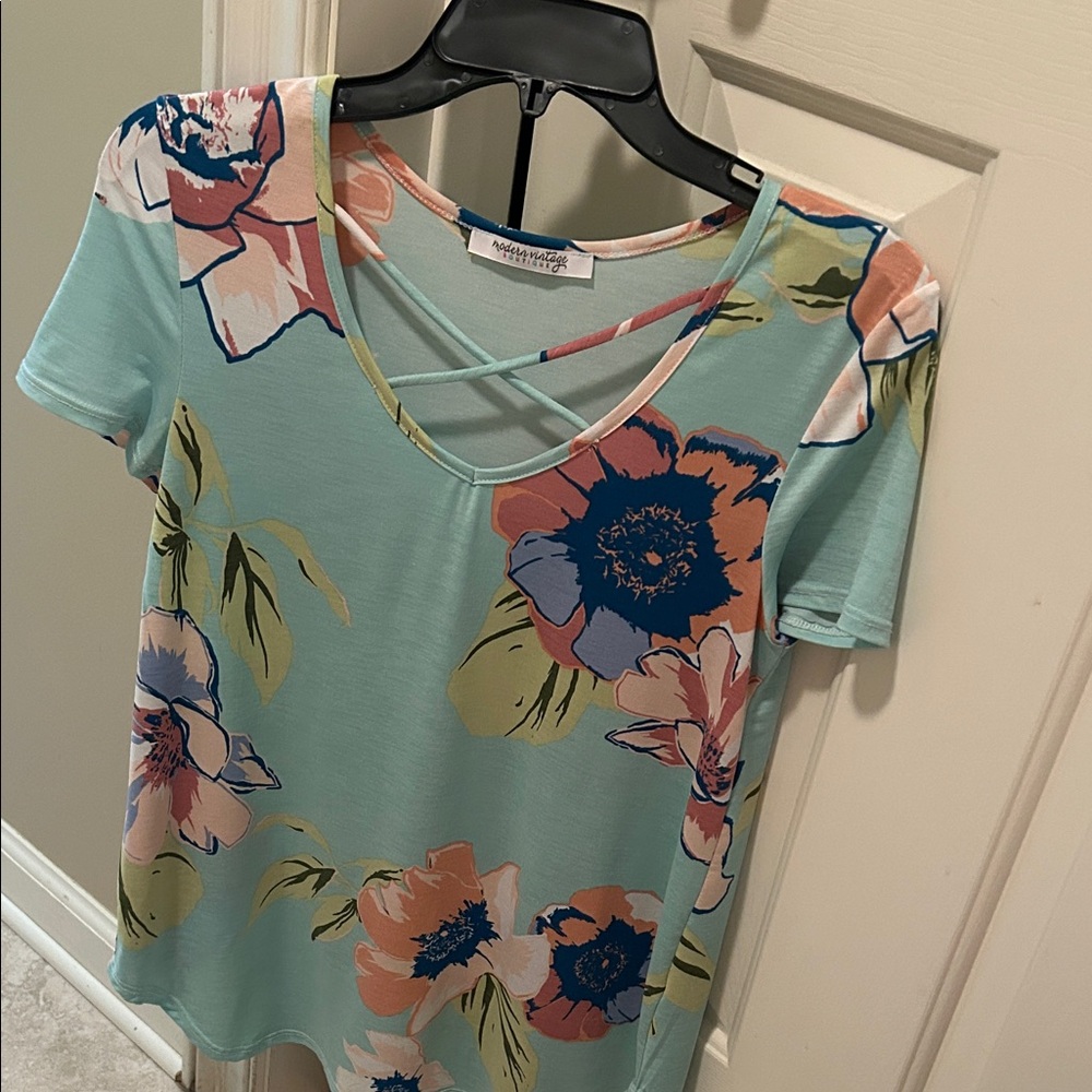 Max Studio Teal Floral Short Sleeve Top